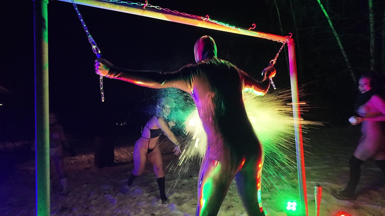 Domina Dark: スノーボール・ファン