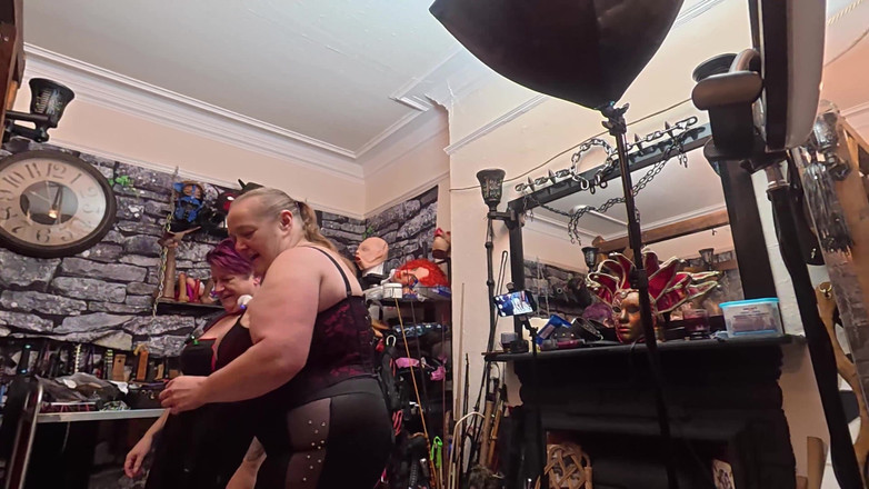 The Izars: El coro del prisionero, parte 1