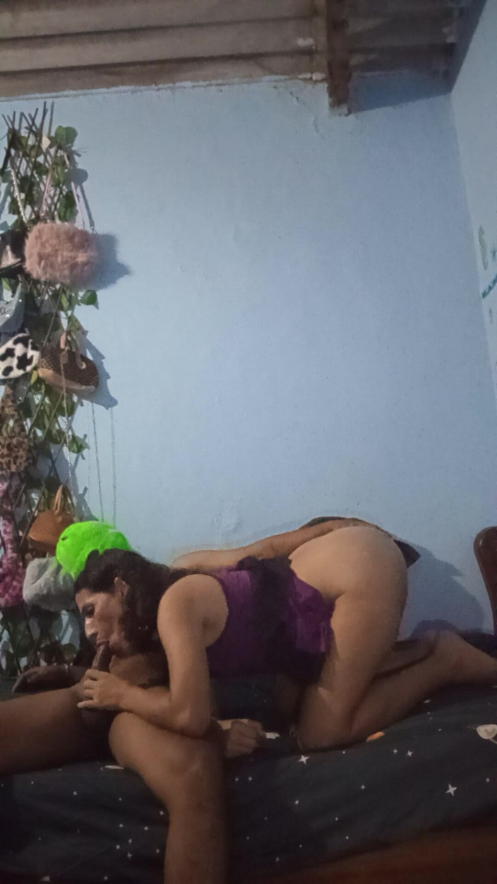 Femboy from Colombia: Pertemuan yang kaya dengan saudara tiri itu