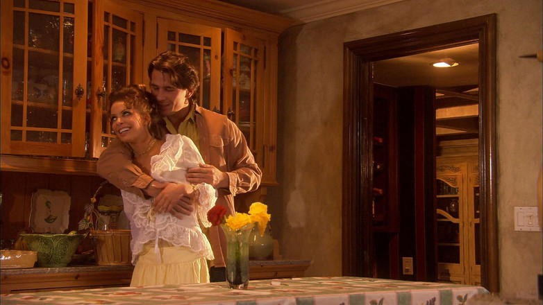 Luxurious sluts: 总有时间在厨房里快速做爱