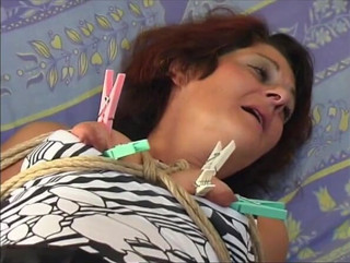 Genuine XXX: Istri sange ini dientot habis-habisan sama kontol besar dan toket...