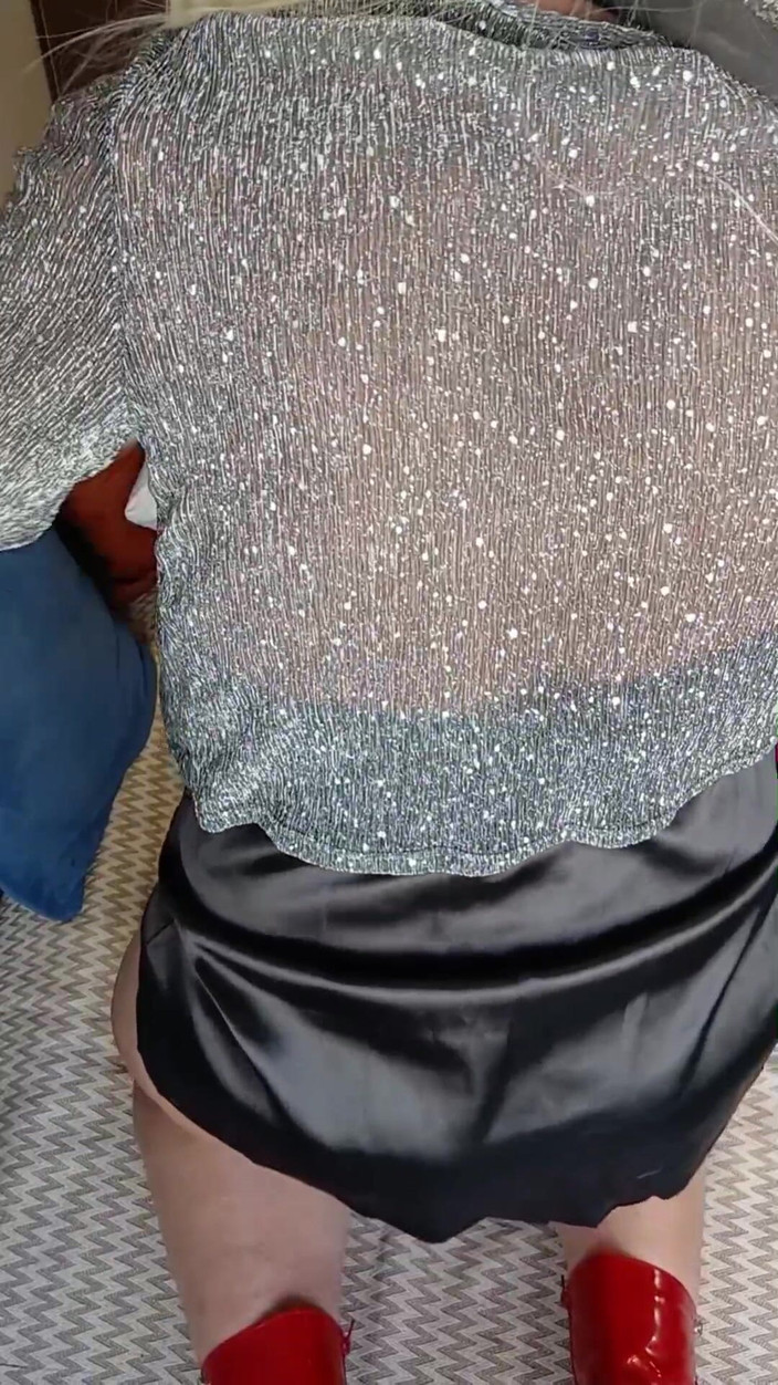 Sexy ass CDzinhafx: Îmi ridic fundul bronzat și mă joc cu dopul