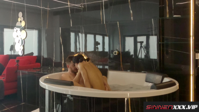 Sinners World: "Amcığımda çılgın papi" - ateşli latin Veronica Leal jakuzi ile yoğun romantik...