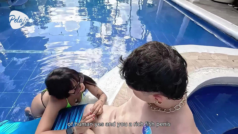 Pelaje mix: Smutna Latynoska znajduje syrena i postanawia mu ssać kutasa i...