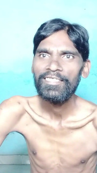 Rajesh Playboy 993 Dos meando en el jarro lluvia dorada azotando culo de striptease ropa interior desnuda