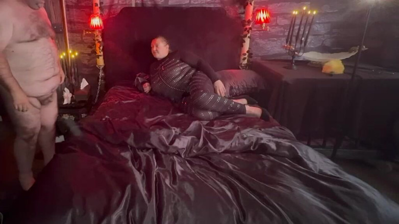 Lanista_Bear: Part 3:- Queen Vampire Turns the Priest Into a Cock Sucking...