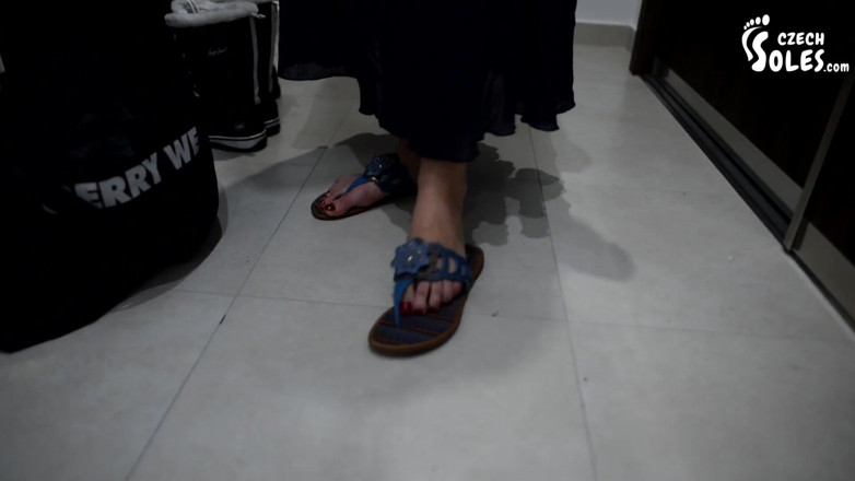 Czech Soles - foot fetish content: mahu membersihkan tapak tangan kotor saya?