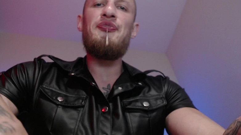 Hunky time: Leather Master, Saliva(spitting) and Biceps