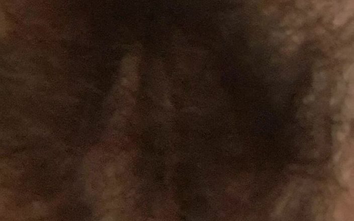 Mommy big hairy pussy: 一个熟女的多毛阴户
