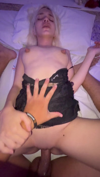 내 친구가 방과 후에 내 자지 위에 사정했어