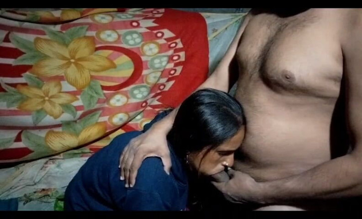 KMM: Ragazza del villaggio in cattive condizioni mentre succhia il pene