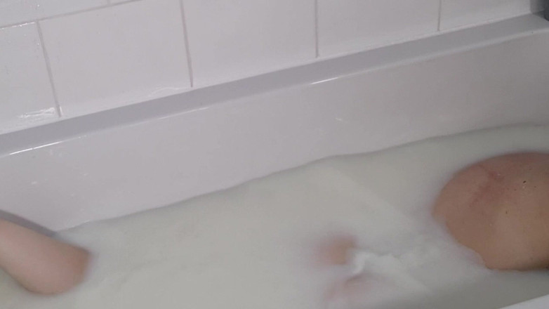 Lily kink: Купаю мою шкіру в молоці