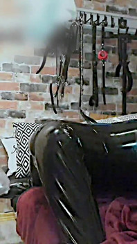 Keseronokan dildo strap-on raksasa