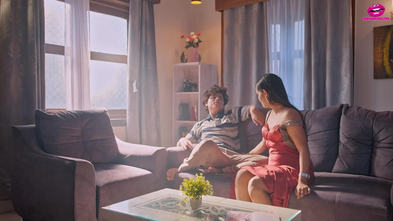 Indianpinklips: Devar betrapt Bhabhi naakt op slechte zaken