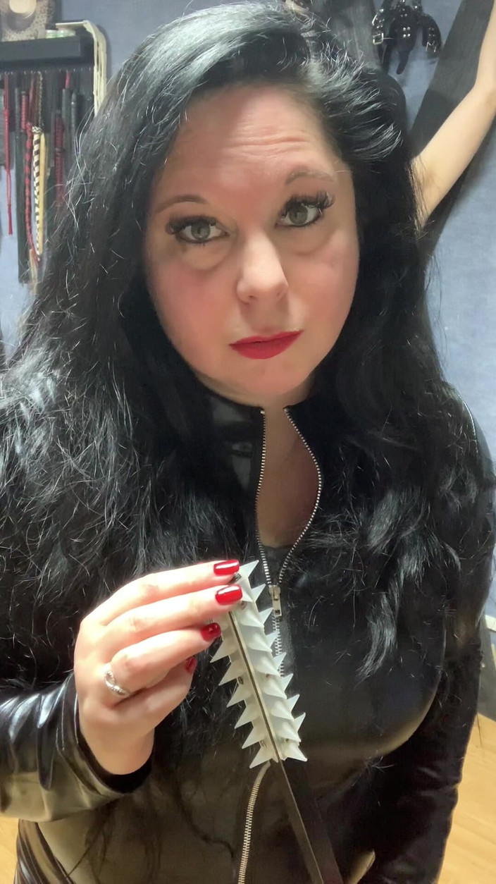 Maitresse Clara: Tentazione, frustrazione e resistenza...