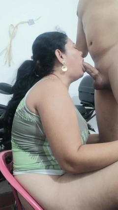 Valkyrie and Luigy Couple: 딥 스로트 그린 블라우스로 빠는 여자