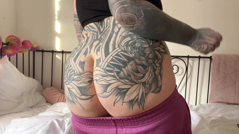 Miss Valentina: 崇拝する私の尻 JOI &amp; 精液カウントダウン