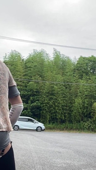 No259 che fa una pausa nel parco e espone il parcheggio