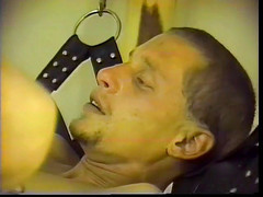 Gays Case: Sexy bílí chlapci milují sání ptáka před sexuálním swing análním...