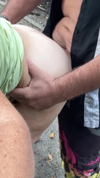 Napalona w lesie. Jak myślisz, co się dzieje?
