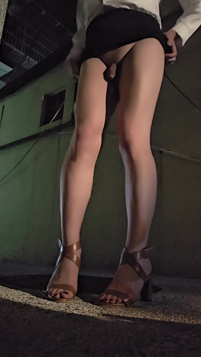 Taiwancdgirl: Dame de bureau portant des talons hauts éjaculation extérieure