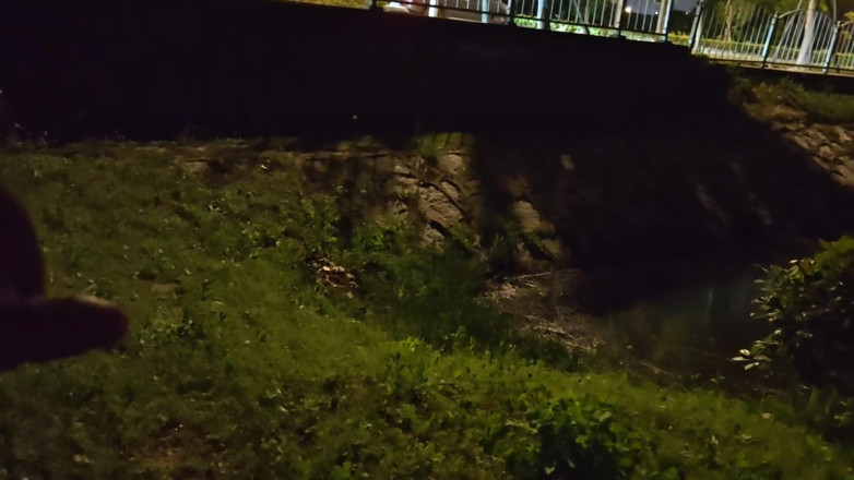 ChineseBisexual: Jerking off with Bare Ass Next to a Busy Road...