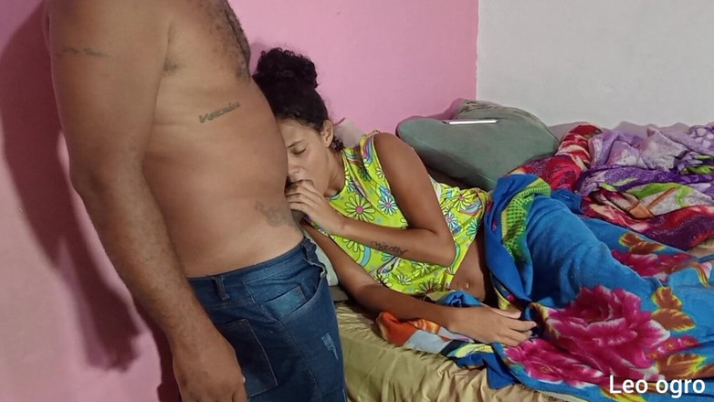 LeoOgro: Un beau-père excité adore sa belle-fille enceinte