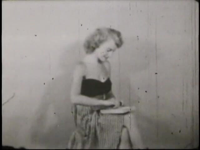 Vintage Usa: Hot vintage MILFS sensual stripping