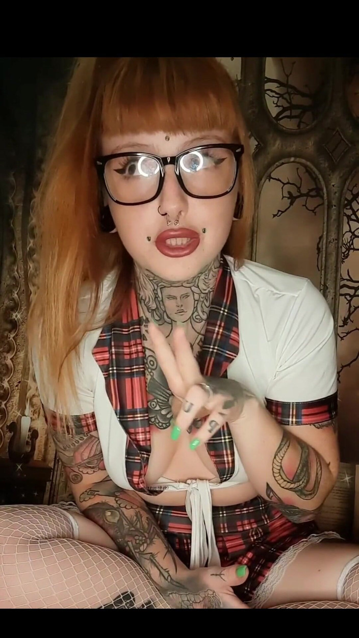 Yourfavecumslut: Giantess Roleplay in My Uniform