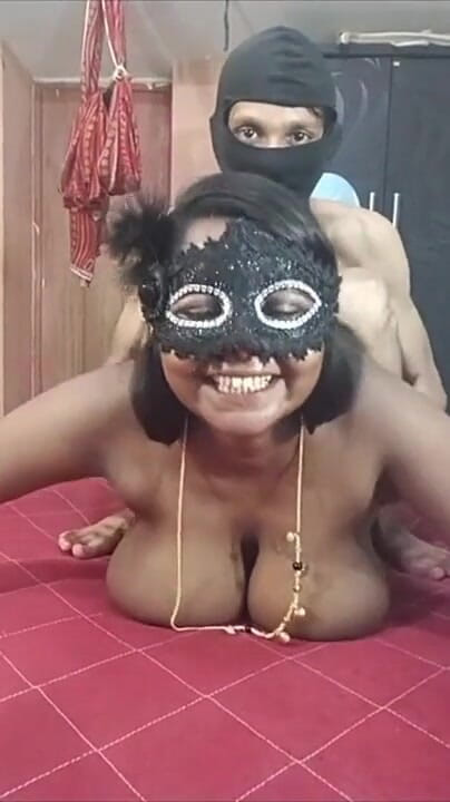 BeautyAnu: Peituda indiana quente e curtindo vídeo de smily