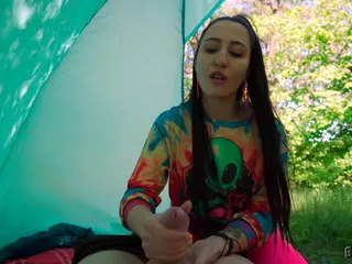 Brunette Hippie Makes Outdoor Handjob for Free