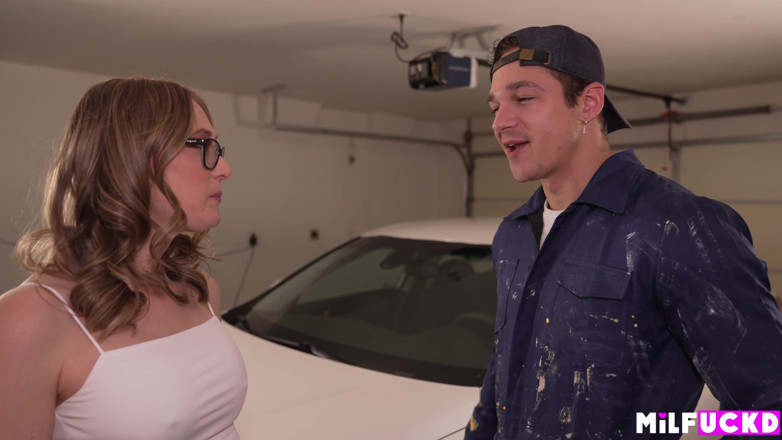 Milfuckd: La MILF fa sesso anale per riparazioni auto