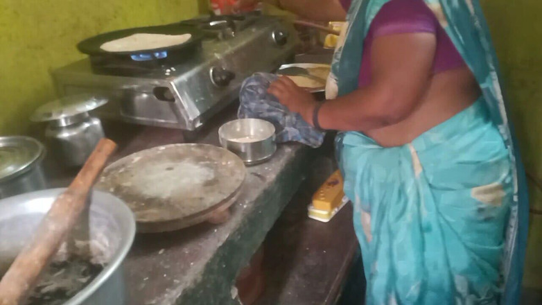 Desi Sathiya: Indische Kerala huisvrouw seks met kokende keukenkamer