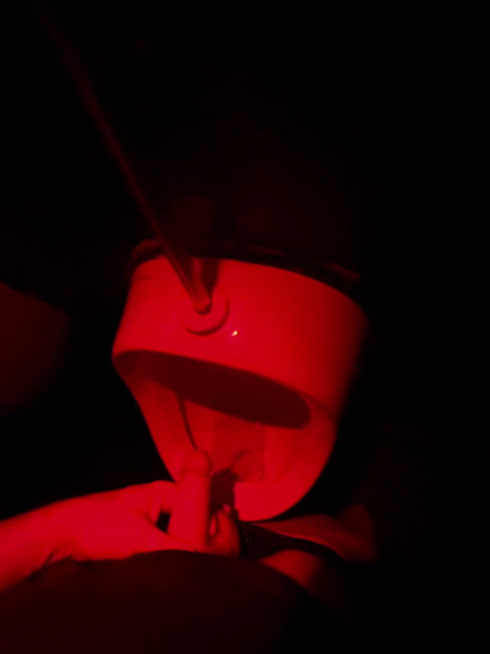 AmateurBoysPissing: さまざまな種類の公衆トイレでおしっこをするアマチュアの集大ね