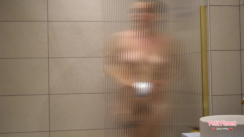 Petitpiment: Join Me in the Shower