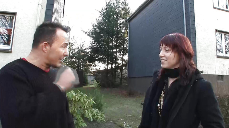 Deutsche XXX Filme: Curvilínea alemã garota é fodida com força na parte de trás...