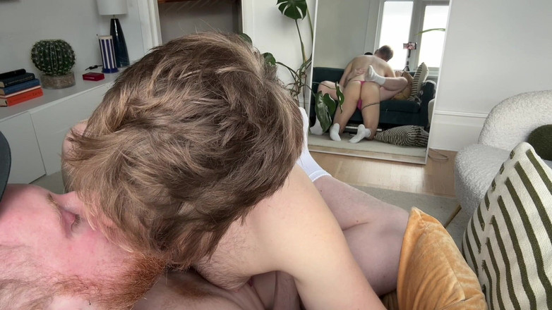 8IncherGinger: Альфа-хуй с большой елдой трахает голодную подонку