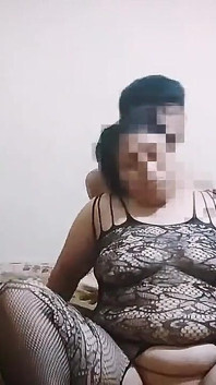 Der mollige körper meiner stieftante ist sexy mit ihren dessous