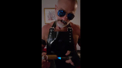 MusclesCigarsFFPig: Die Latex-Zigarre anzünden