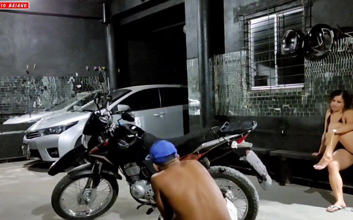 Marcio baiano: Ehefrau wird aufgeregt, als ehemann sein motorrad putzt, dann gibt...