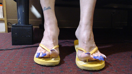 Abby Anna: Žabka si hraje s dlouhými nehty