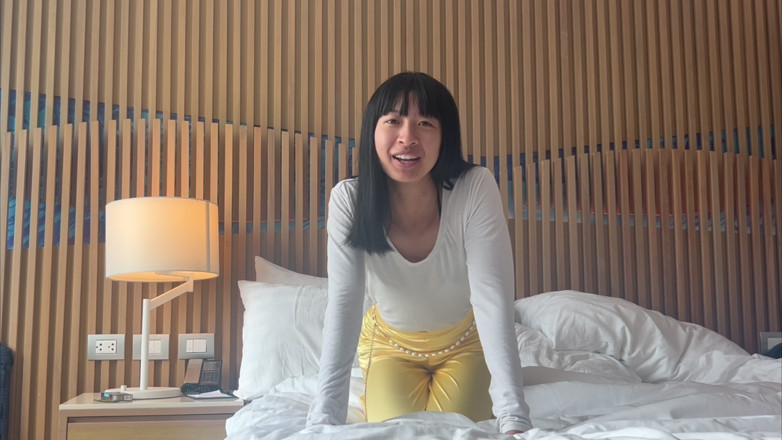 Felicity Azura: Trang phục hẹn hò Domme