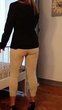 A vovó usa leggings justas!