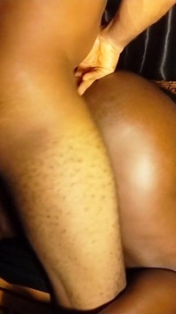 Dark melanin - gadis nakal ini ngelakuin seks anal untuk pertama kali setelah memeknya dientot habis-habisan sampai lubangnya menganga lebar