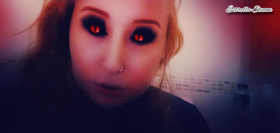 Estrella Steam: 恶魔玩弄她的奶子并抽烟