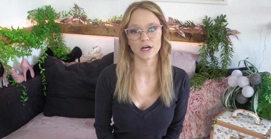 Hey My Dear, I Just Wanted to Introduce Myself to You. I Am Looking Forward to Your Reaction and to a Great Time (LeniFuchs)