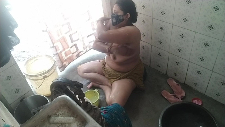 Desi_bhabhi121: Badkamer naaktbad Desi Bhabhi