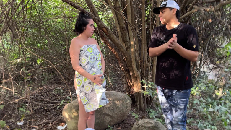 ManuelaAlvarez: Gadis Seksi Hilang Di Hutan Berakhir Fucked Oleh Orang Asing...