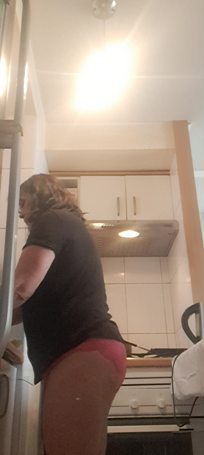 Mommy big hairy pussy: MiLF, pulizia della cucina
