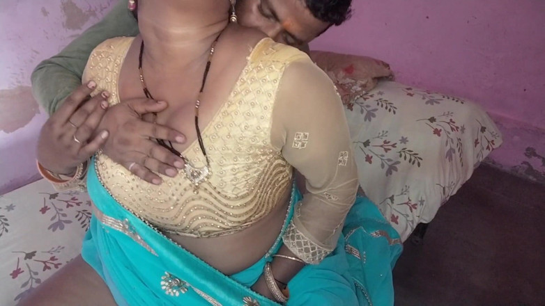 Yourgeeta8899: Adik ipar berehat, zakar saya tegak selepas melihat badan bogelnya.